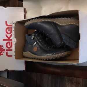 Ladies Rieker Lace Up Warm Lined Ankle Boots, Navy Blue EU size 40/US size 8.5-9